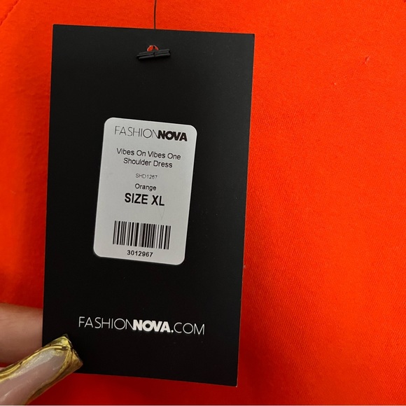 Off the shoulder midi dress - Picture 2 of 2